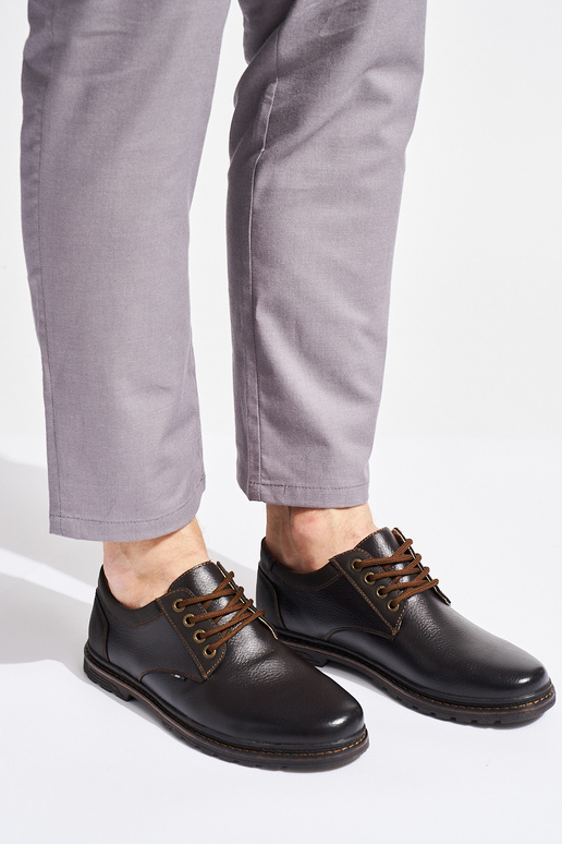 sapatos marrons com cadarços para homens