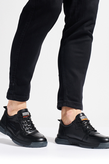 sapatos esportivos pretos... 2