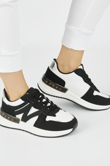 tênis preto confortável... 2