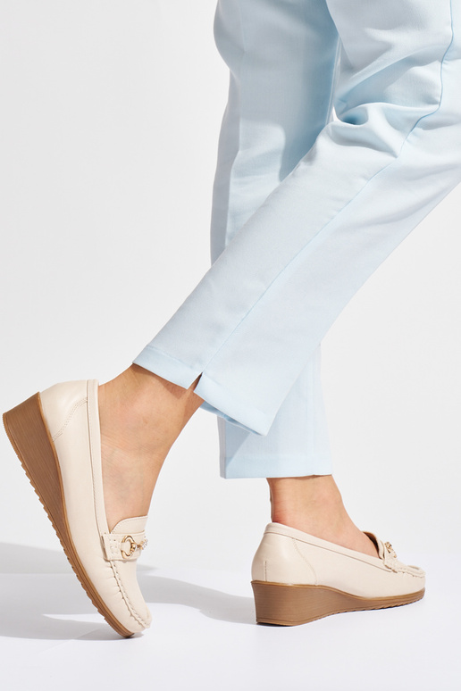 mocassins femininos bege em cunha com...