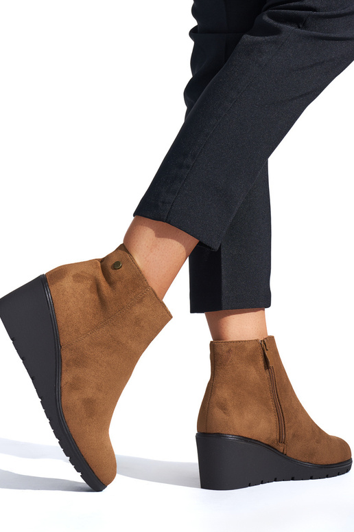 sapatos de cunha marrom