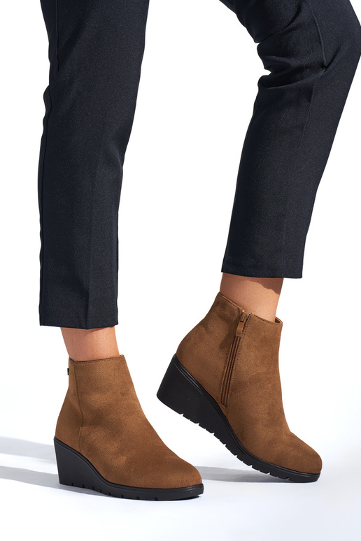 sapatos de cunha marrom