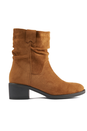 botas marrons estilo cowboy