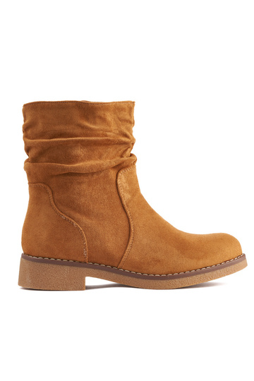 botas marrons estilo cowboy