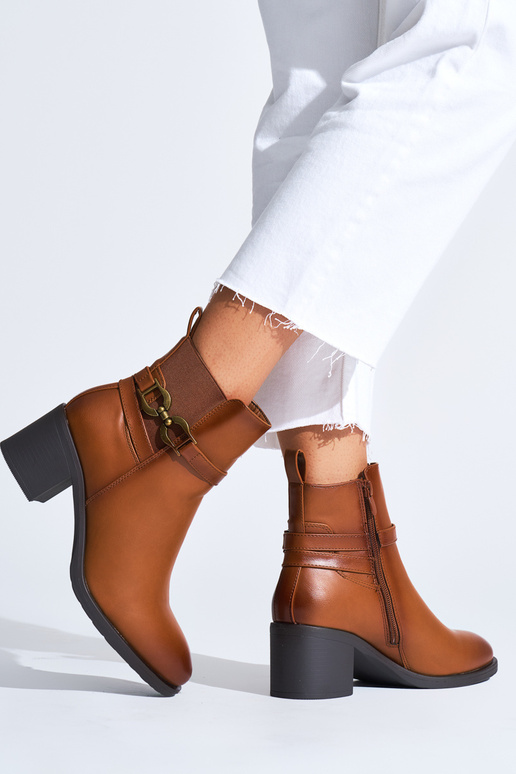 sapatos femininos marrons com salto