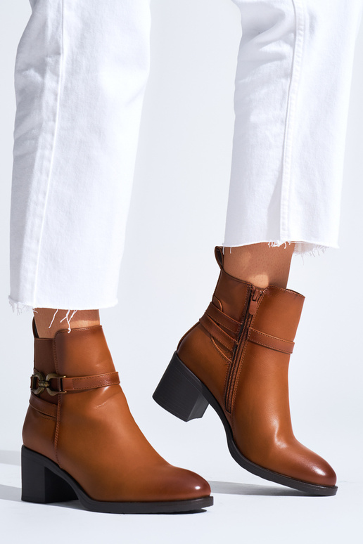 sapatos femininos marrons com salto