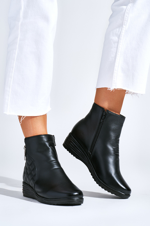 Sapatos confortáveis de cunha preta