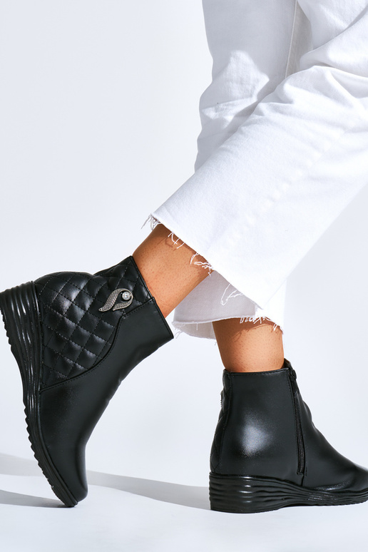 Sapatos confortáveis de cunha preta