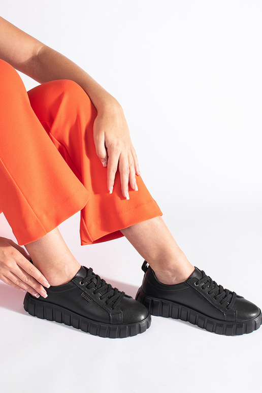 botins de couro preto com plataforma