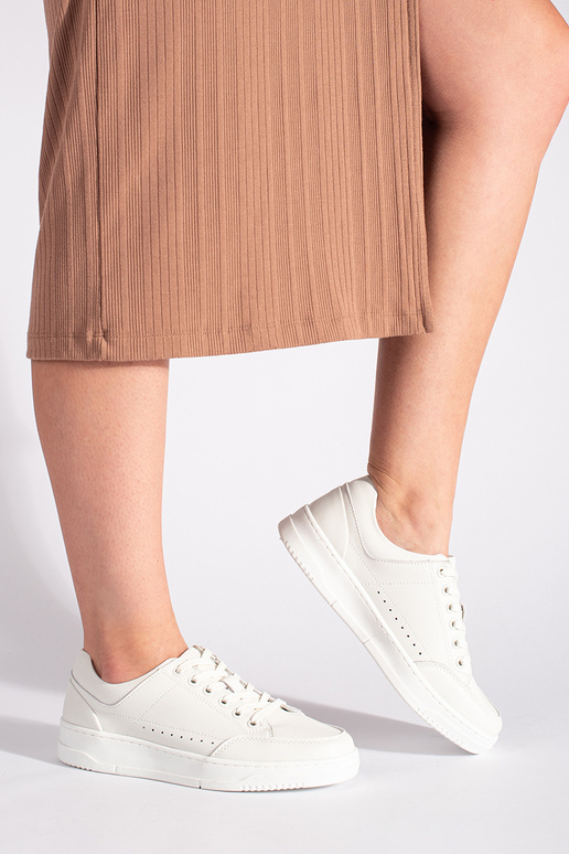 sapatos de couro branco com...