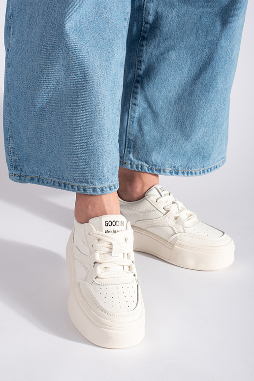 Tênis feminino modelo clássico branco...