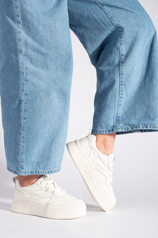 Tênis feminino modelo clássico branco...