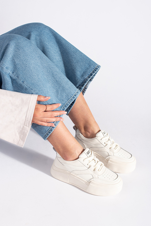 Tênis feminino modelo clássico branco...