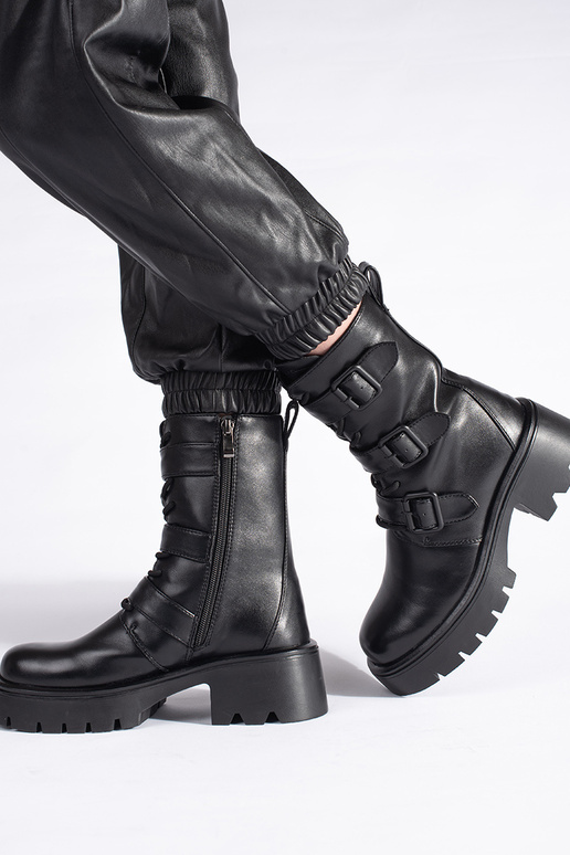 Botas altas femininas pretas com fivelas
