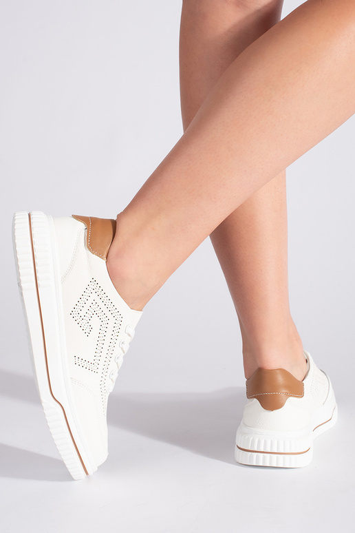 Calçados esportivos brancos... Calçados esportivos brancos...