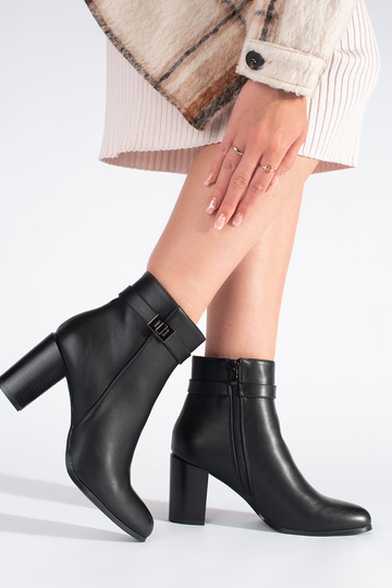 sapatos pretos elegantes... 2