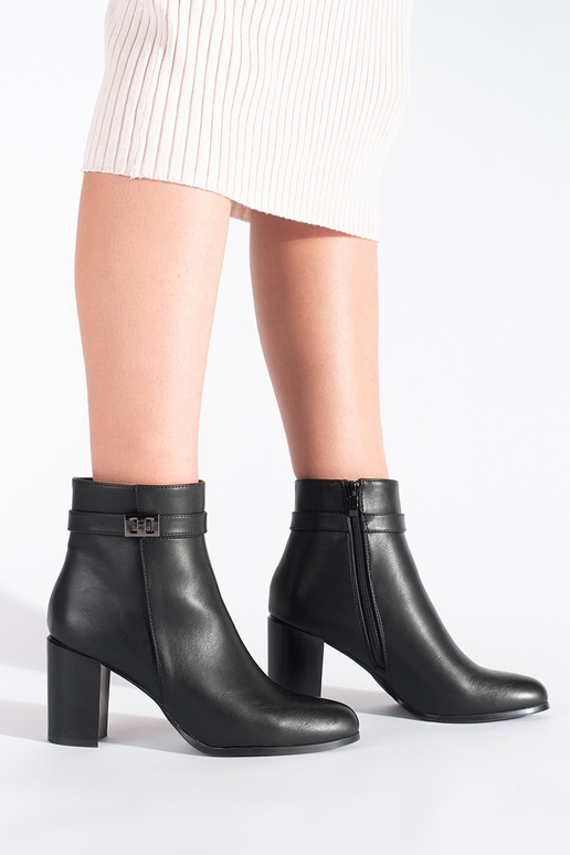 sapatos pretos elegantes Sergio Leone