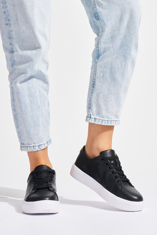 Sapatos femininos de couro preto com... Sapatos femininos de couro preto com...