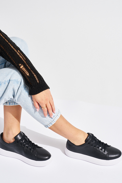 Sapatos femininos de couro preto com... Sapatos femininos de couro preto com...