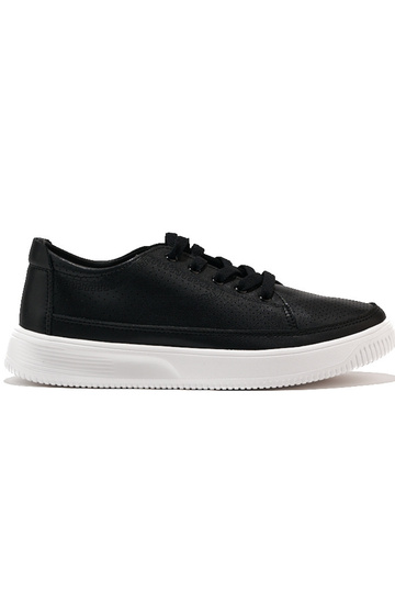 Sapatos de couro perfurados...