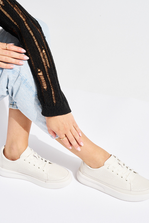 Sapatos de couro perfurados na cor... Sapatos de couro perfurados na cor...