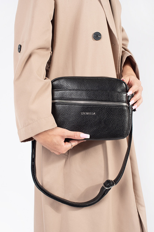 Pequeno preto bolsa elegante no ombro