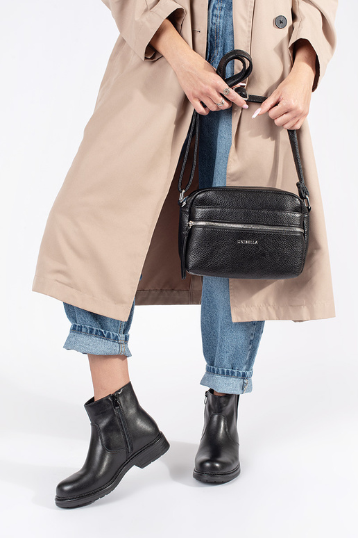 Pequeno preto bolsa elegante no ombro