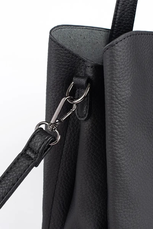 bolsa grande preta com franjas