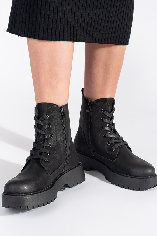 cor preta botas com uma plataforma...