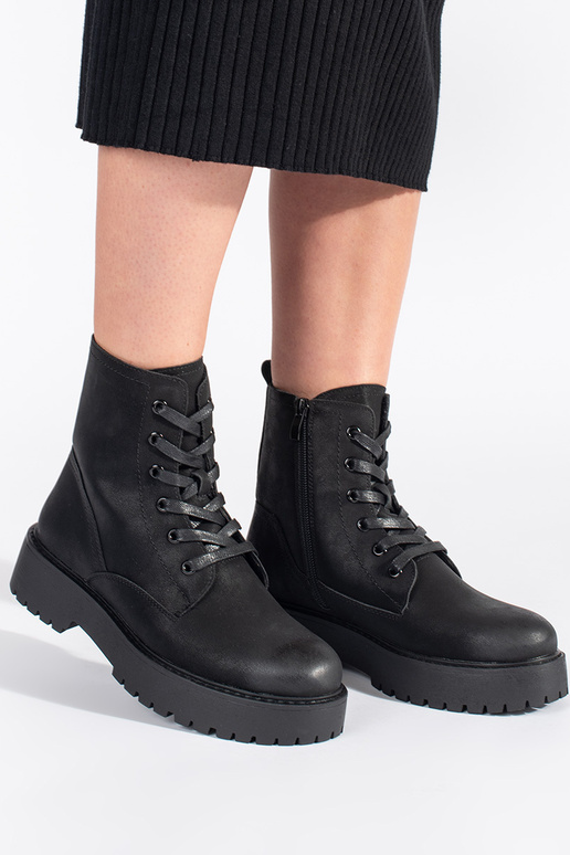 cor preta botas com uma plataforma...