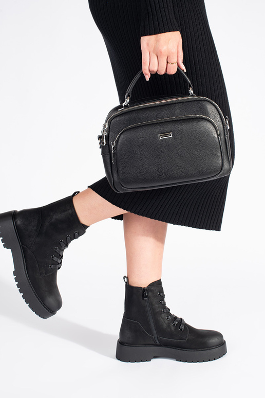 cor preta botas com uma plataforma...