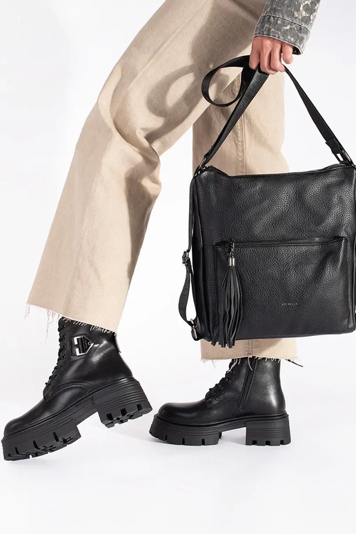 Pele cor preta sapato em uma sola grossa