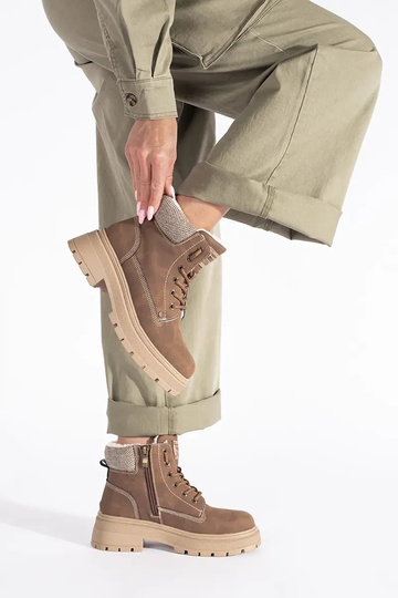 cor marrom isolar botas 2