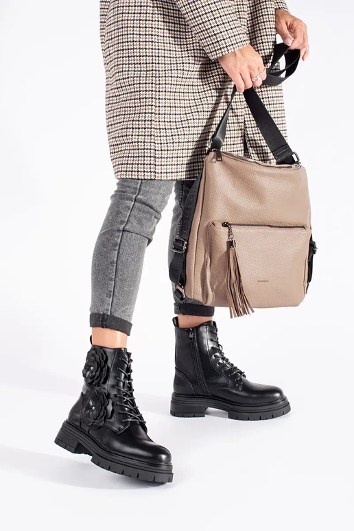 cor preta isolar botas de montaria...