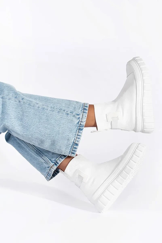 cor branca alto sapato com uma...