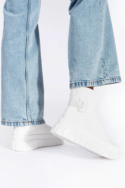 cor branca alto sapato com uma...