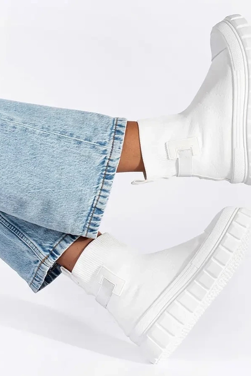 cor branca alto sapato com uma...