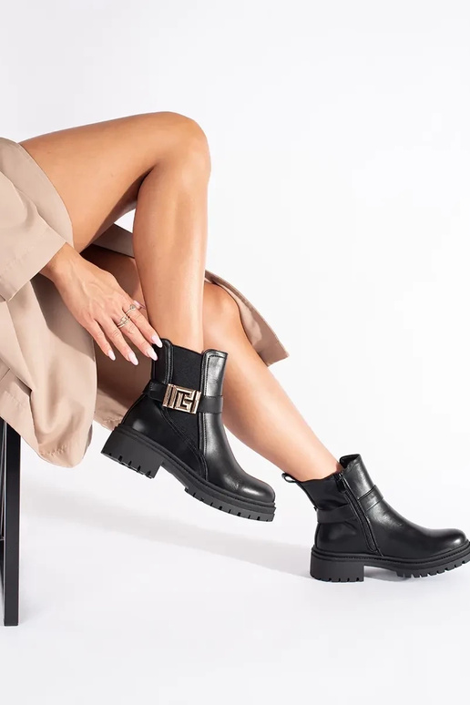 cor preta um clássico sapato com fita...