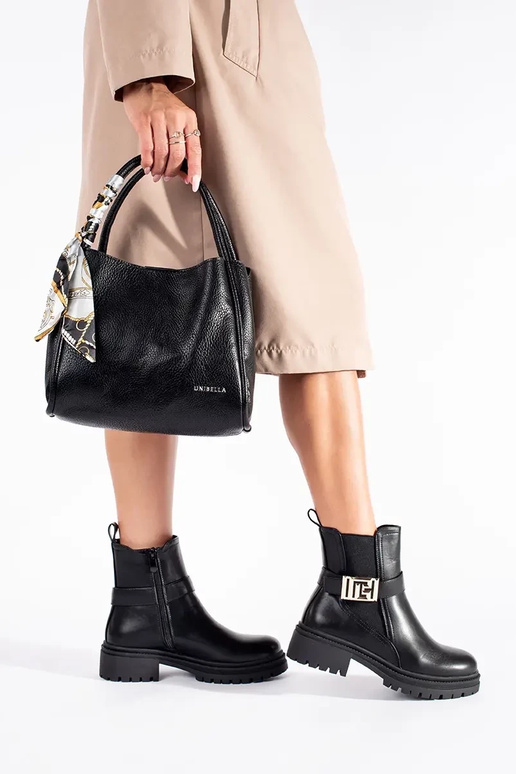 cor preta um clássico sapato com fita...