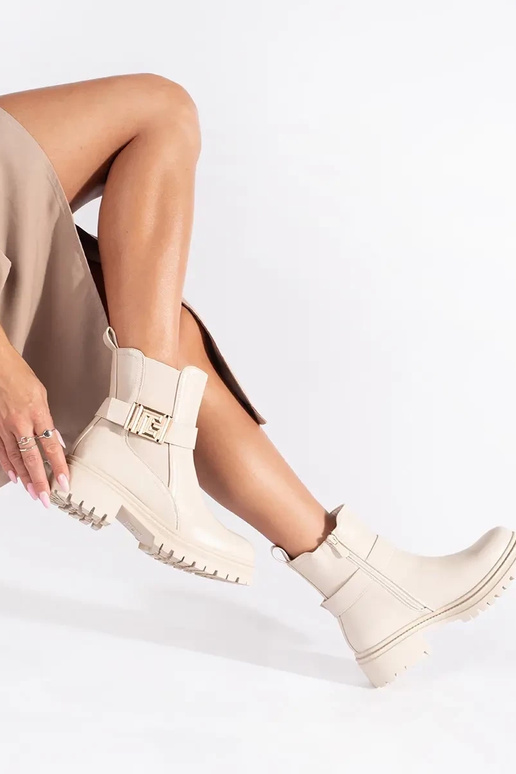 cor creme um clássico sapato com fita...