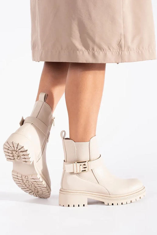 cor creme um clássico sapato com fita...