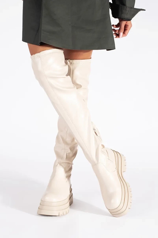 cor creme mosqueteiros com uma...