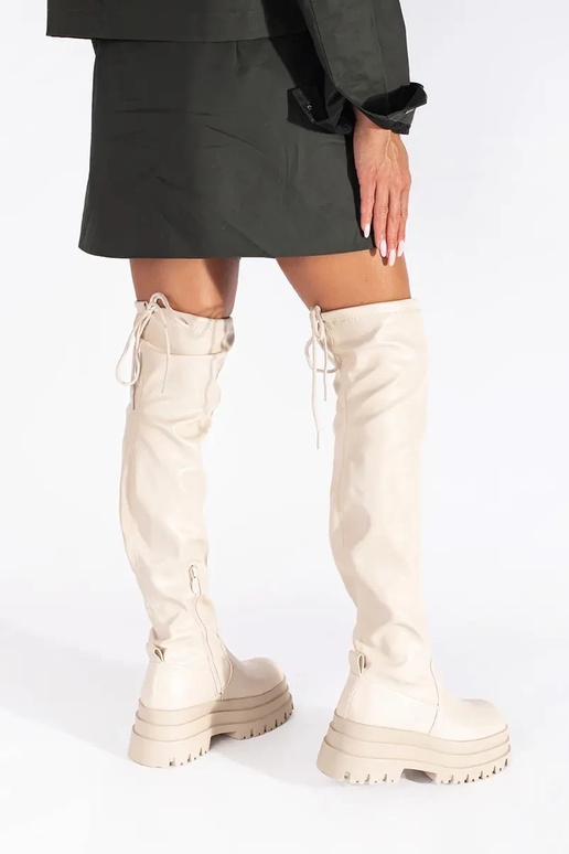 cor creme mosqueteiros com uma...