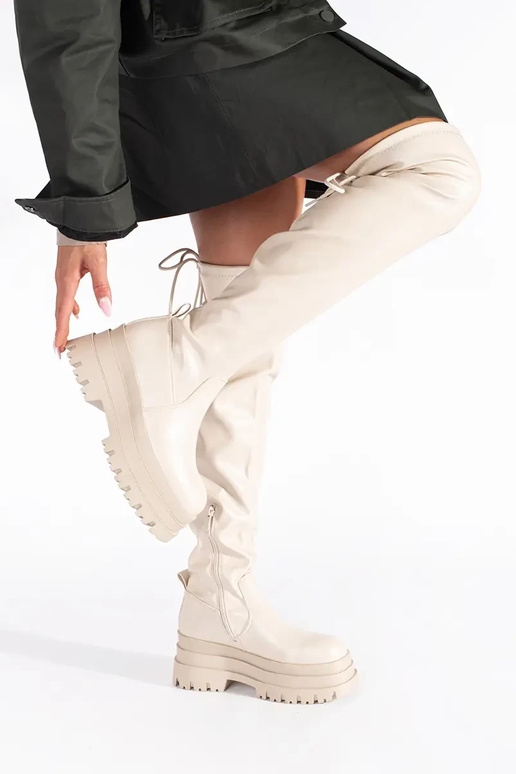 cor creme mosqueteiros com uma...