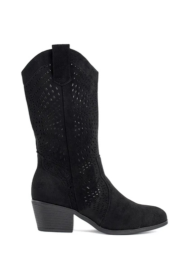 cor preta a céu aberto...