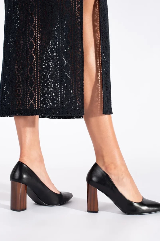 Estilo elegante cor preta salto alto...