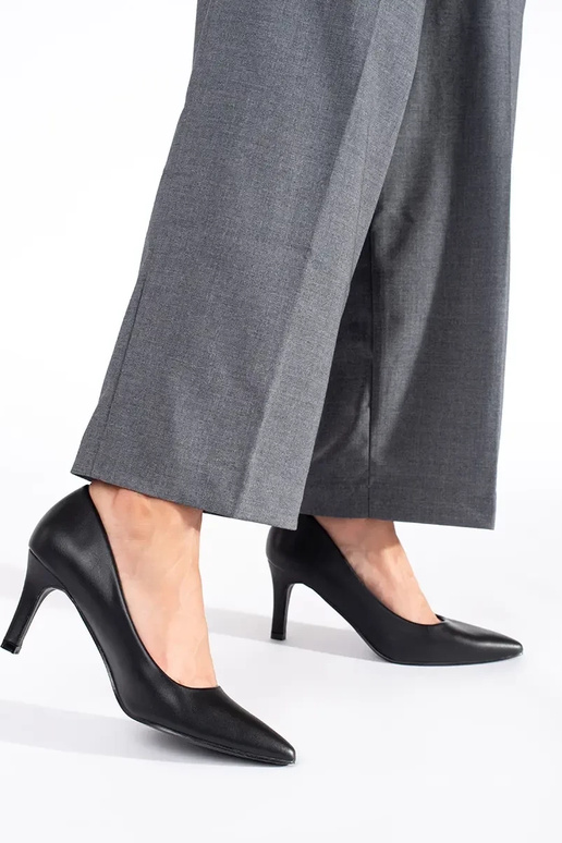 À modalo clássico elegante cor preta... À modalo clássico elegante cor preta...