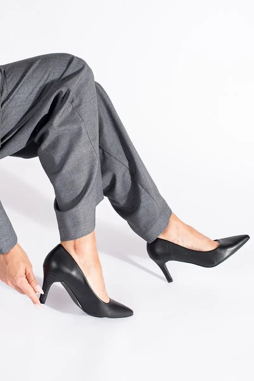 À modalo clássico elegante cor preta... À modalo clássico elegante cor preta...