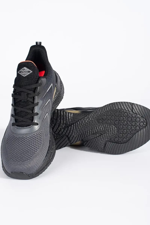 Preto e-cor cinza a luz calçado...