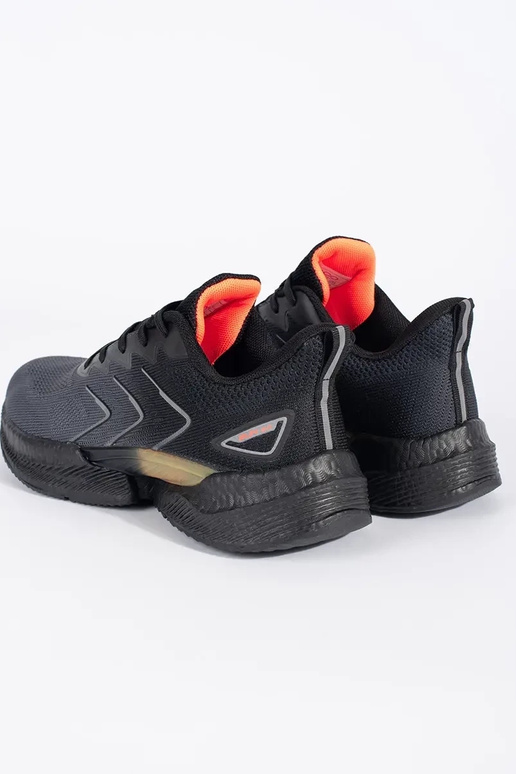 Preto e-cor cinza a luz calçado...